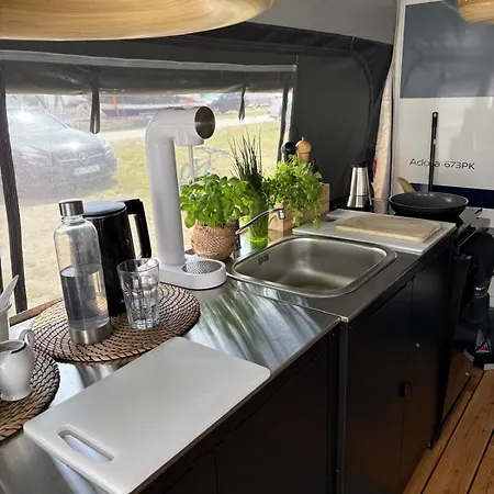 Кемпинг Przyczepa Coco Camp Z Klimatyzacja W Molo Surf Ястарня